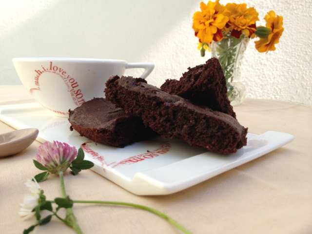 Kakaové brownies s datlovým sirupem