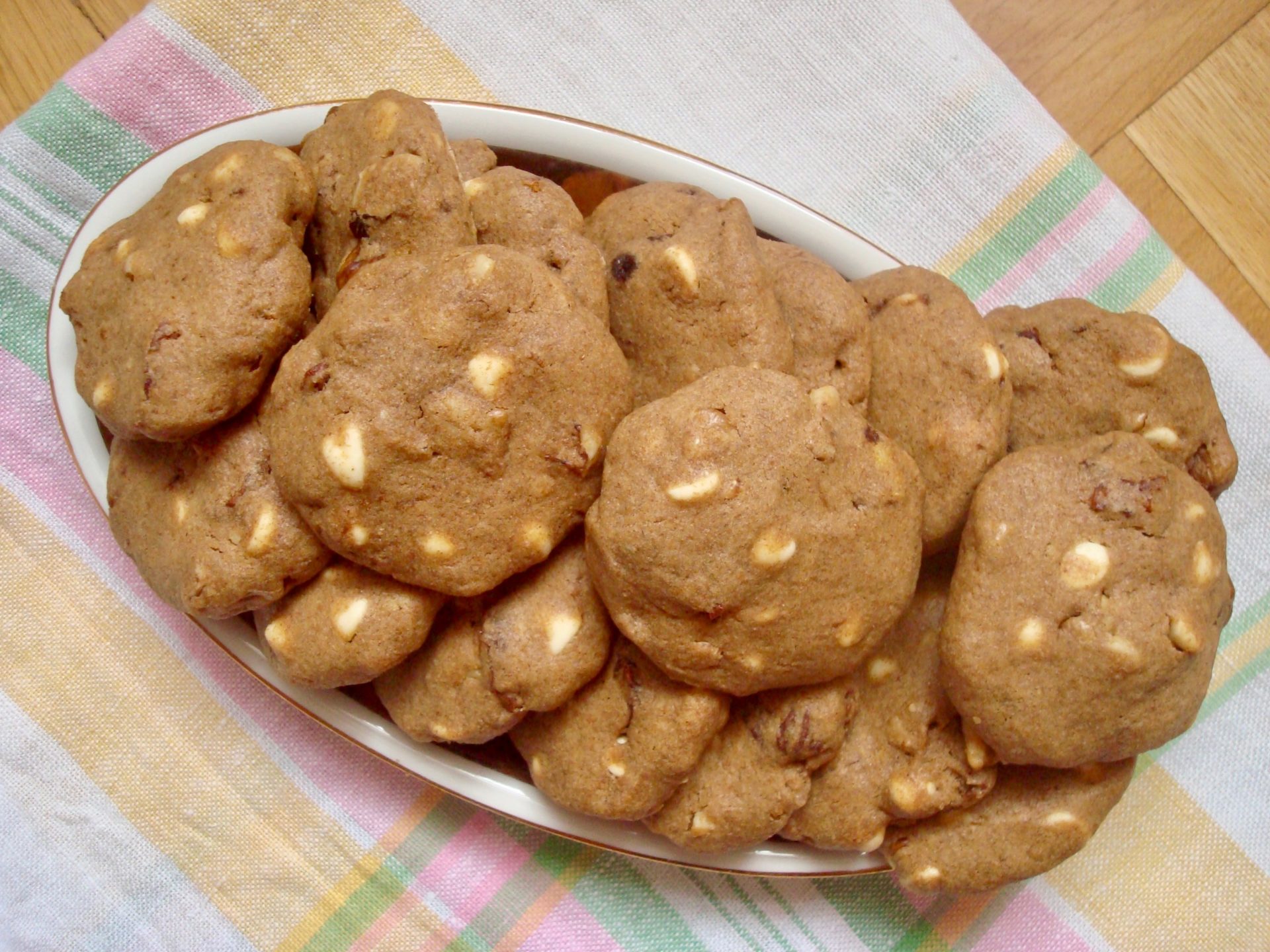 Meruňkové cookies s ořechy